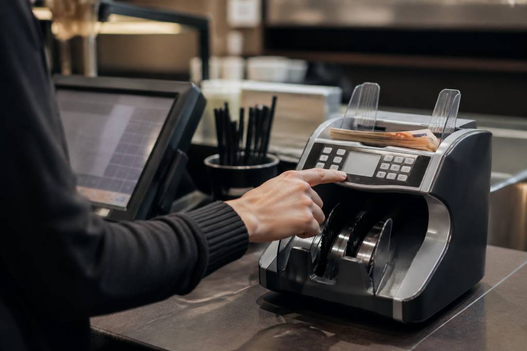 Detecteur faux billet commerce : comment choisir parmi les meilleures machines à compter les pièces